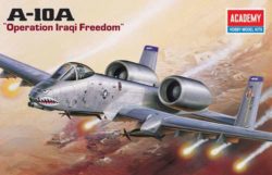 A-10A Thunderbolt II Operation Iraqui Freedom Kit en plástico para montar y pintar. Hoja de calcas con 2 opciones de decoración: A-10A Capt Kim Campbell, 75th FS/23rd Wg, Iraq 2003 A-10A 81st FS, Alemania.