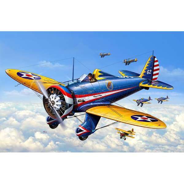 revell 03990 P-26A Peashooter El P-26A Peashooter , fue el último avión de la USAAC de cabina abierta y tren de aterrizaje fijo. Hasta 1938 fue el caza americano más rápido, aunque ya estaba desfasado cuando entro en servicio en 1934y fue dado de baja en 1941. Kit en plástico para montar y pintar. Incluye calcas para una versión de la USAAC: Boeing P-26A Peashooter of 95th Pursiut Squadron, 17th Pursiut Group, US Army Air Corps, March Field, California, USA 1934 Piezas: 23 Dimensiones: 102 x 117 mm
