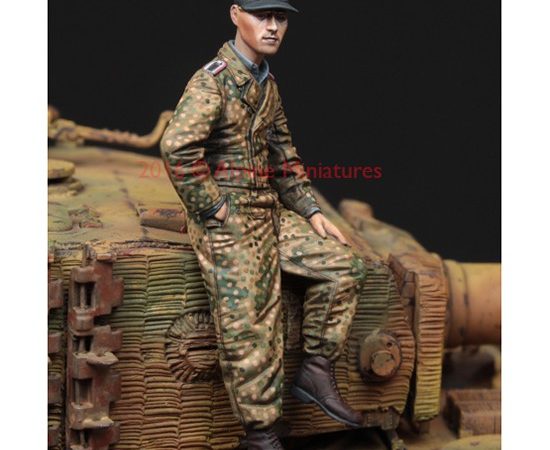 alpine miniatures 35224 Waffen SS Tiger Crew 44/45 Set en resina para montar y pintar. Incluye una figura de las Waffen SS tripulante de Tiger I durante la segunda guerra mundial.