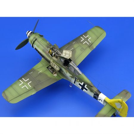 eduard 8184 Focke-Wulf Fw 190D-9 profiPACK Kit en plástico para montar y pintar de la serie profiPACK de Eduard. Incluye piezas en fotograbado y mascarillas.