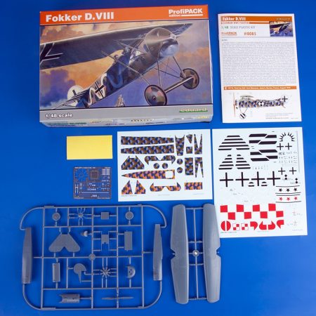 eduard 8085 Fokker D. VIII 1/48 profiPACK Kit en plástico para montar y pintar de la serie profiPACK de Eduard. Incluye piezas en fotograbado y mascarillas. Hoja de calcas con 5 decoraciones