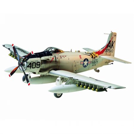 tamiya 61058 US Navy Douglas A-1H Skyraider Kit en plástico para montar y pintar.