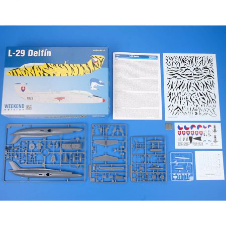 eduard 8464 L-29 Delfín Weekend Edition Kit en plástico para montar y pintar un avión Checoslovaco de entrenamiento L-29 Delfin. Hoja de calcas con 2 decoraciones:
