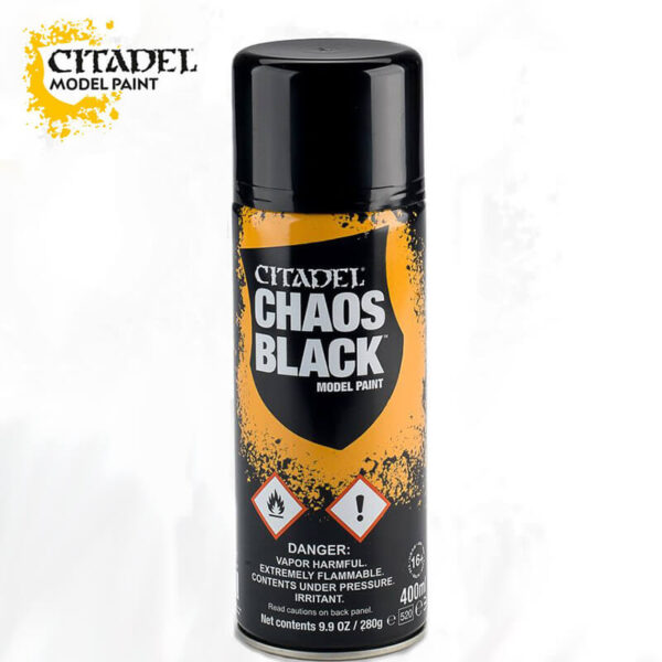 Citadel Chaos Black Spray 400ml El spray Corax White está diseñado para aplicar una capa de imprimación de color negro a miniaturas de plástico, resina y metal. Es una manera rápida de dar una capa de color uniforme a las miniaturas.