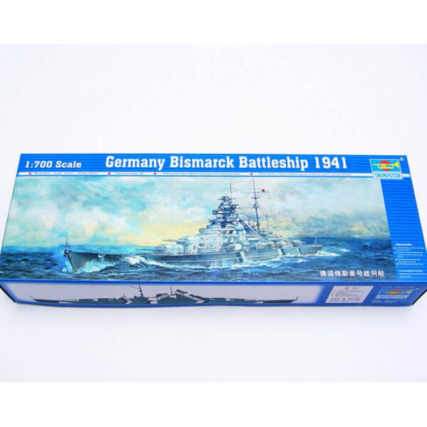 trumpeter 05711 Germany Bismarck Battleship 1941 1/700 Representa la versión del acorazado Alemán Bismarck en mayo 1941. Kit en plástico parea montar y pintar. Se puede montar con el casco completo o por la linea de flotación -Water Line-