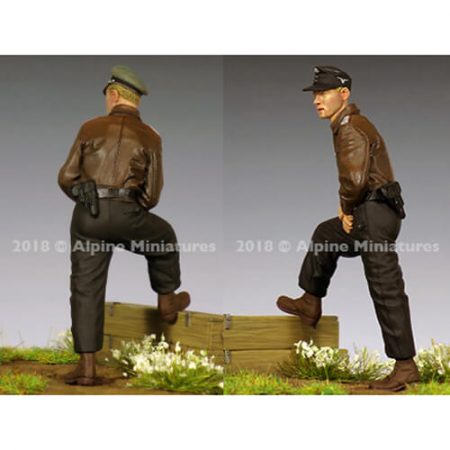 alpine miniatures 35253 WSS Panzer Officer 44-45 Kit en resina para montar y pintar. El kit incluye 1 figura y 2 cabezas. Representa a un oficial panzer de las Waffen SS en la 2ª GM. Escultor: Taesung Harmms Boxart: Toshihiro Sano