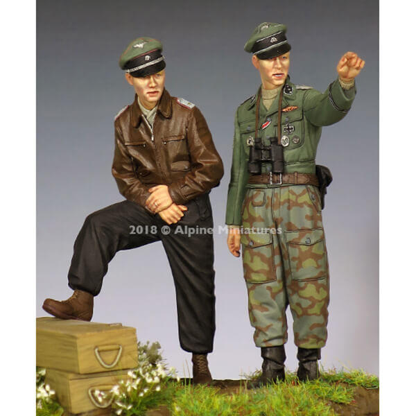 alpine miniatures 35255 WSS Officers 44-45 Set Kit en resina para montar y pintar. El kit incluye 2 figuras y 4 cabezas. Representa a un infante y un oficial panzer de las Waffen SS en la 2ª GM. Escultor: Taesung Harmms Boxart: Toshihiro Sano