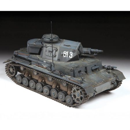 zvezda 3641 German Panzerkampfwagen IV Ausf.E Kit en plástico para montar y pintar. Cadenas por tramos y eslabones.