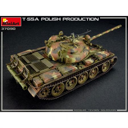 miniart 37090 T-55A Polish Production 1/35 Kit en plástico para montar y pintar. Incluye piezas en fotograbado y cadenas por eslabones individuales.