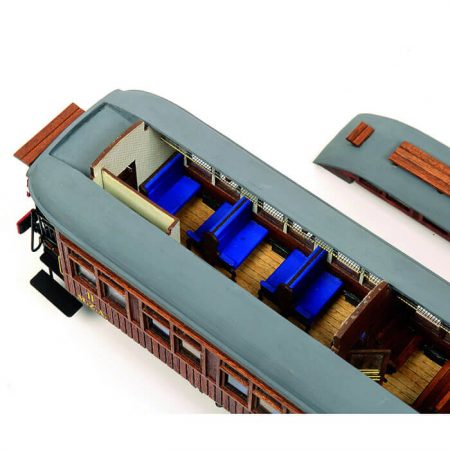 occre 56003 PASSENGERS COACH 1/32 Vagón de pasajeros época I con un completo interior detallado y balconcillos. Kit en metal y madera