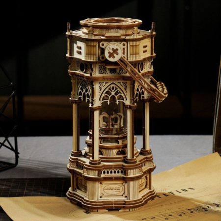 robotime rokr AMK61 Linterna Victoriana Caja de música ROKR Kit en madera para montar esta increíble Linterna medieval Tudor que se remonta al siglo XV.  Montaje sin pegamento, únicamente ensamblando sus piezas.