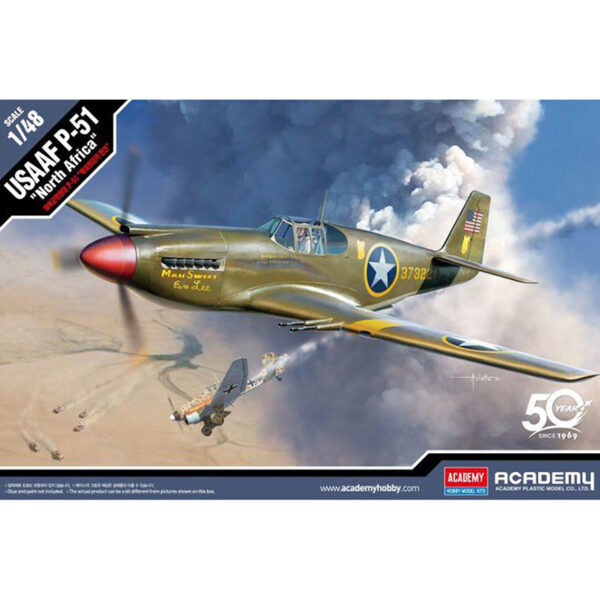 academy 12338 USAAF P-51/Mustang Mk.1a North Africa Kit en plástico para montar y pintar la versión inicial del P-51 equipado con el motor Alison americano y armado con 4 cañones de 20mm. Hoja de calcas con 4 decoraciones: 2 USAAF y 2 RAF