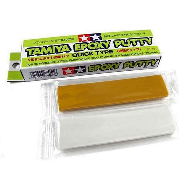 Tamiya Epoxy Putty (Quick Type) Compuesta por una masilla blanca y un endurecedor beige. Tiene múltiples aplicaciones, tanto en el hobby como en la restauración de muebles, el bricolaje o cualquier pequeña reparación.