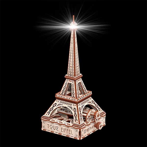 Mr. Playwood Torre Eiffel (Eco - light) 610205 Kits de construcción en madera contrachapada de alta calidad con las piezas precortadas. Fácil montaje sin pegamento, un gran entretenimiento para toda la familia. Dinamo incluida en el kit para iluminarlo.