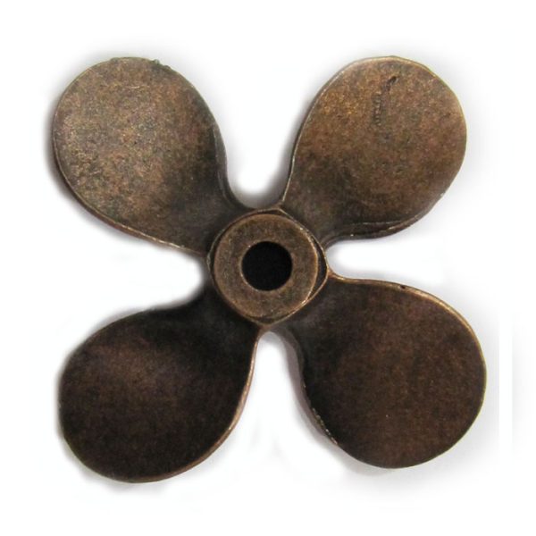 AMATI-4829 Hélice cuatripala en metal Ø 60 mm Hélice cuatripala en metal de fundición pavonado. Para uso exclusivo en modelismo estático. Diámetro : 60 mm Pack : 1 Unida