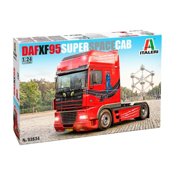 italeri 93834 DAF XF 95 "Super Space Cab" Kit en plástico para montar y pintar. Incluye calcas de matrículas de varios países europeos y una decoración "Lady Cat" Longitud 245 mm Escala 1/24